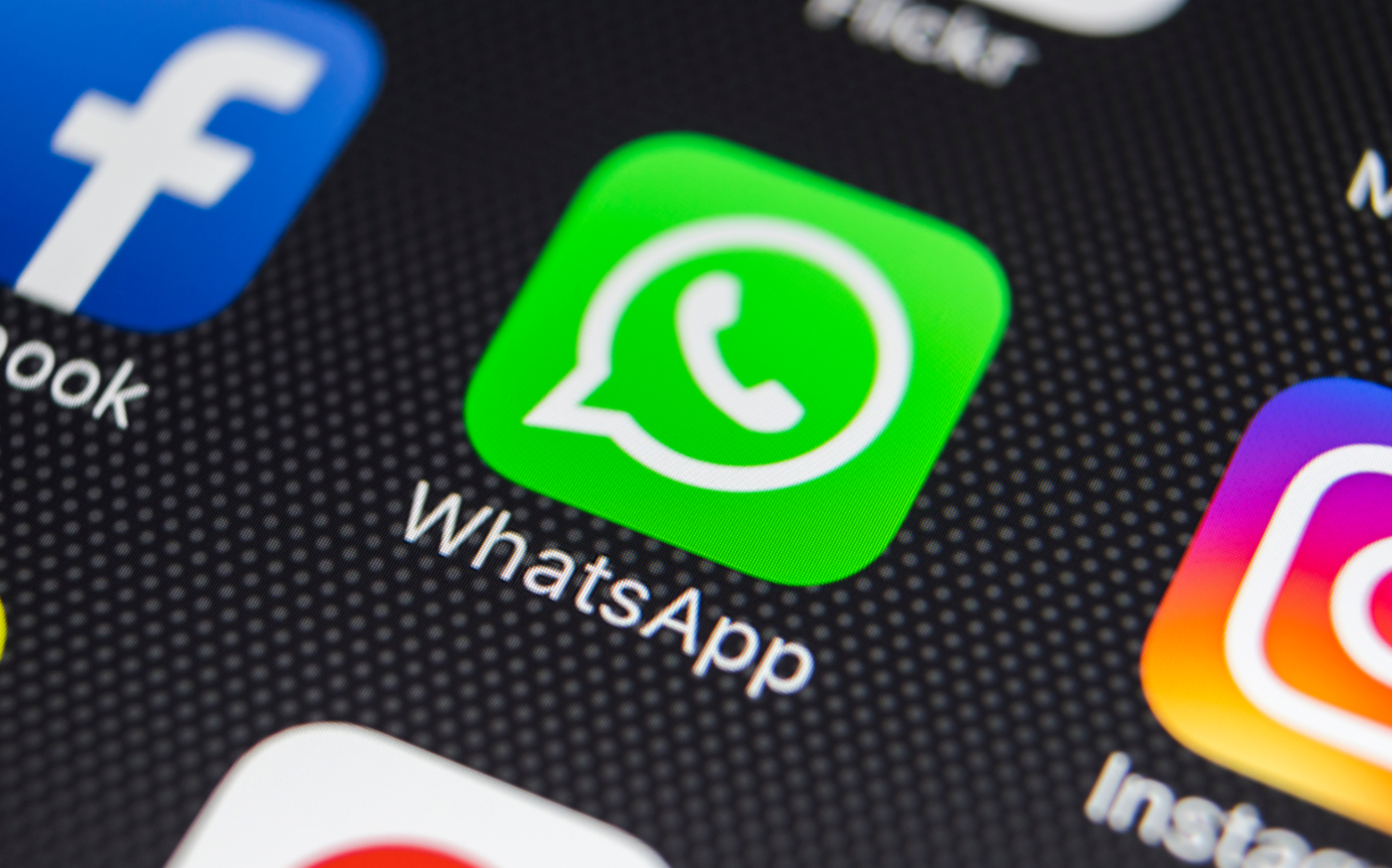 WhatsApp开发“聊天锁”功能，可创建自定义密码保护聊天